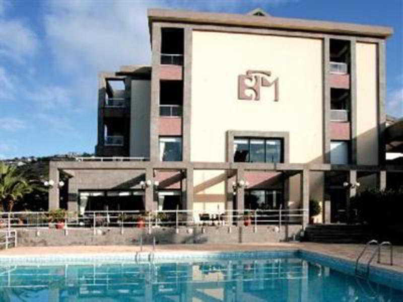 Hotel Escola ฟุงชาล ภายนอก รูปภาพ
